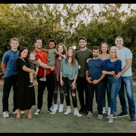 Zachary Taylor Warner with his whole family. 